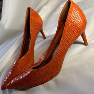 L'INTERVALLE Orange Textured Flats